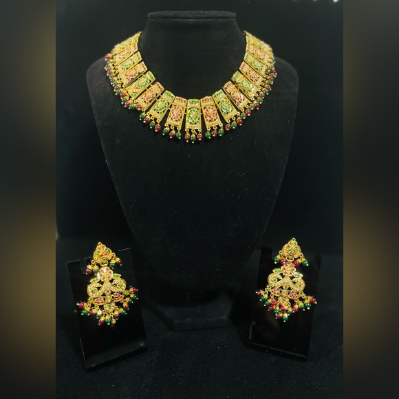 A Traditional Ethnic Jadau Jewelry Set - Picture 1 of 2